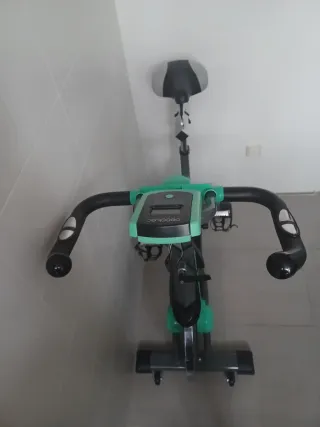 Bicicleta Estática Verde y Gris