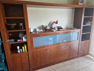 Mueble de comedor madera y cristal