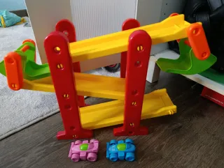 Pista de coches de juguete