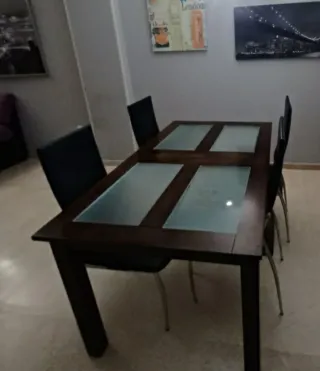Mesa comedor madera + 4 sillas