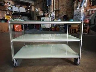 Mesa auxiliar 3 baldas con ruedas