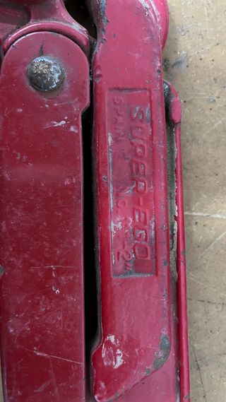 Llave de pico 2 pulgadas Roja