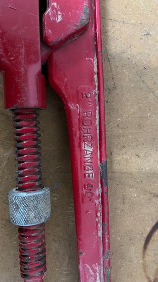 Llave de pico 2 pulgadas Roja