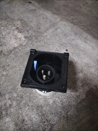 Enchufe exterior caravana 3 pines