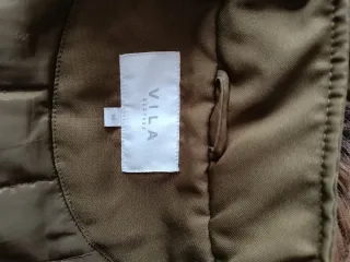 Parka verde militar con capucha