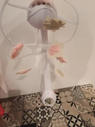 Móvil cuna bebé rosa