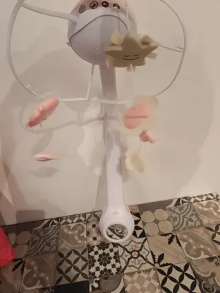 Móvil cuna bebé rosa