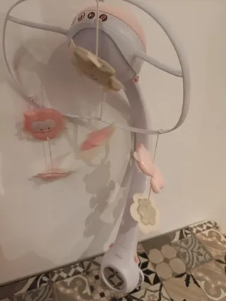 Móvil cuna bebé rosa