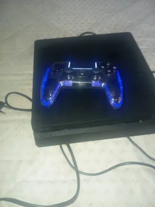 Consola PS4 + Mando Transparente y fifa 24