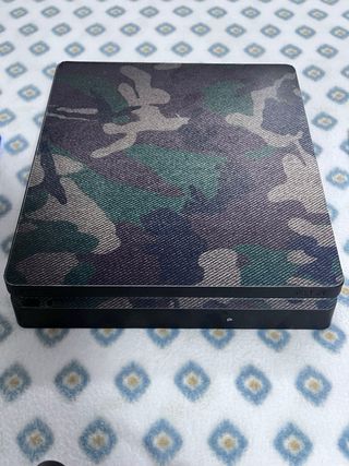 PS4 Slim Camuflaje + 2 Mandos + Juegos