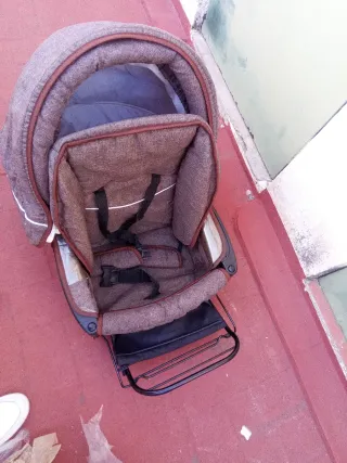 Carro de bebé poco usado