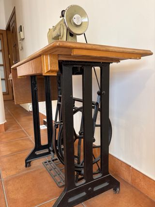 Máquina de coser Alfa antigua