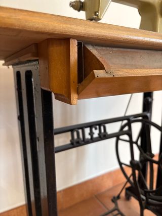 Máquina de coser Alfa antigua