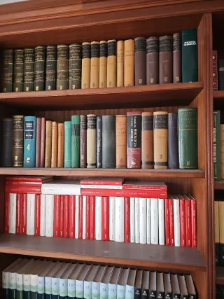 Libros antiguos de medicina y enciclopedias arte