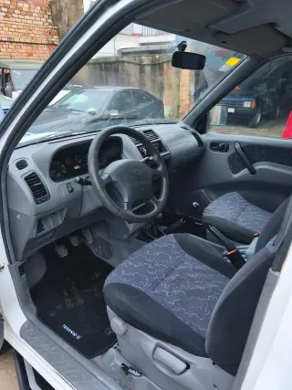 Nissan Terrano II 2000