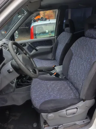 Nissan Terrano II 2000