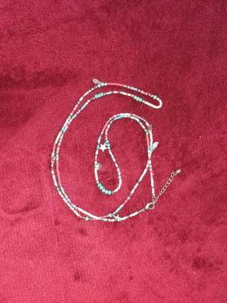 Lote de 3 collares y un llavero.