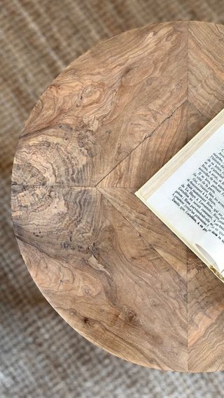 Mesita auxiliar de olivo macizo