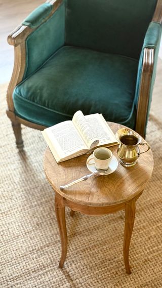 Mesita auxiliar de olivo macizo