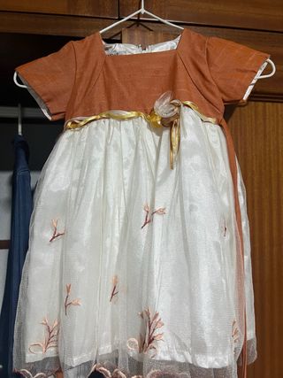 Vestido de niña blanco y terracota