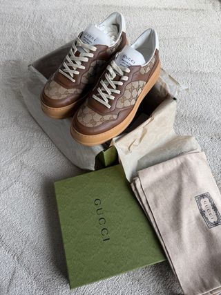 Sapatilhas Gucci GG bege/castanho