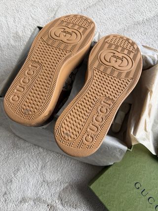 Sapatilhas Gucci GG bege/castanho