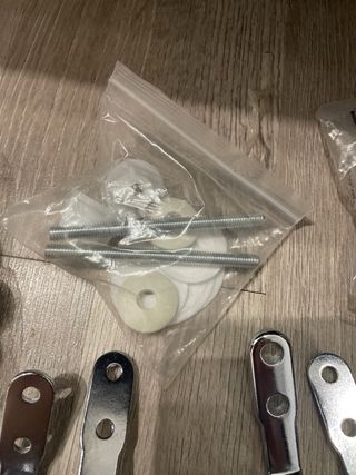 Cerniere per tavoletta WC in metallo e plastica