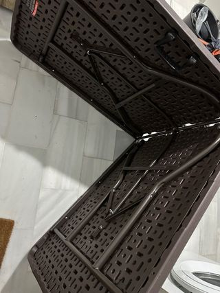 Mesa plegable de plástico marrón