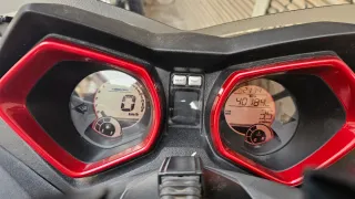 Yamaha XMAX 250 Negra y Roja