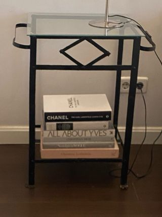 Mesa auxiliar antigua hierro . Urge por mudanza