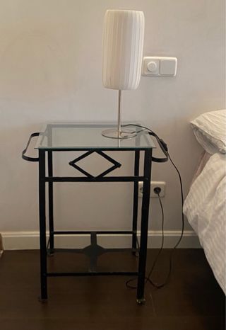 Mesa auxiliar antigua hierro . Urge por mudanza