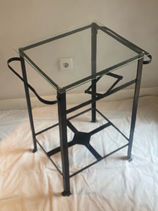 Mesa auxiliar antigua hierro . Urge por mudanza