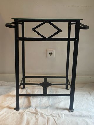Mesa auxiliar antigua hierro . Urge por mudanza