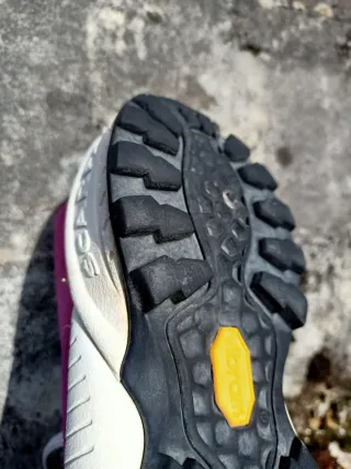 Scarpa Mojito rosas y grises