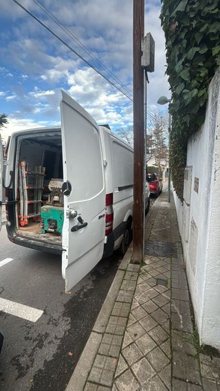 Mercedes-Benz Sprinter con máquina de canalones