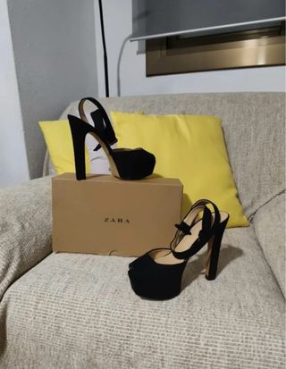 Zapatos de tacón Zara negros