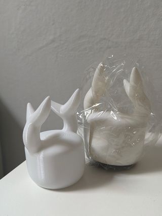 Porta mandos Hollow Knight blanco