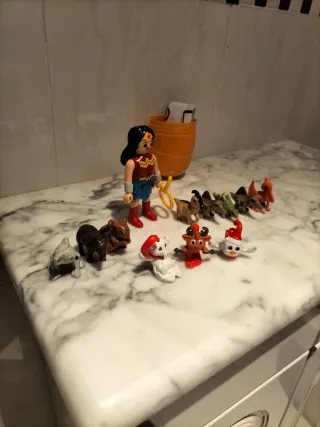 Kinder Sorpresa DC + Dinosaurios y Animales