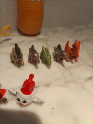 Kinder Sorpresa DC + Dinosaurios y Animales