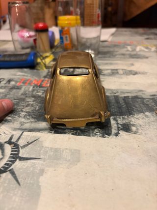 Coche antiguo latón