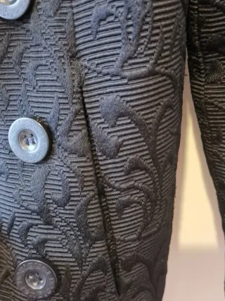 Cappotto Desigual nero con decorazioni