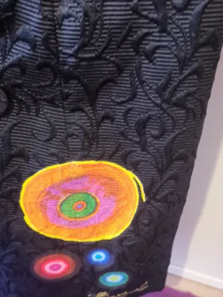 Cappotto Desigual nero con decorazioni