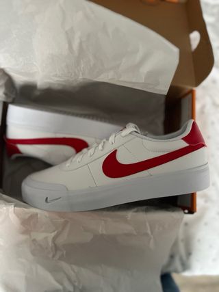 Zapatillas Nike Blancas y Rojas