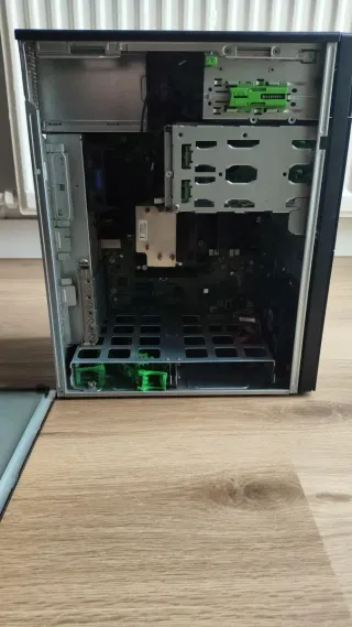 Servidor Fujitsu PRIMERGY TX1310 M3