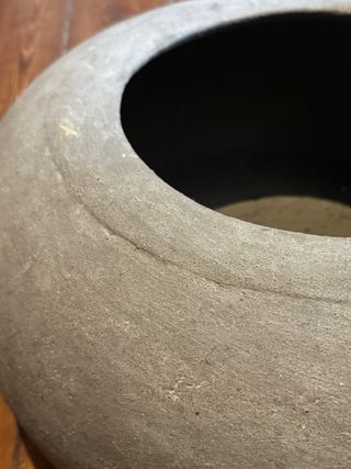 Maceta grande de cemento circular