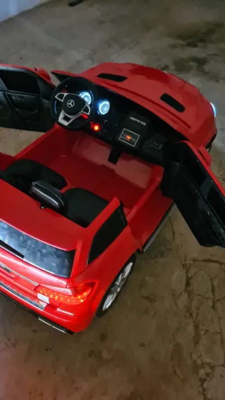 Coche eléctrico infantil Mercedes AMG