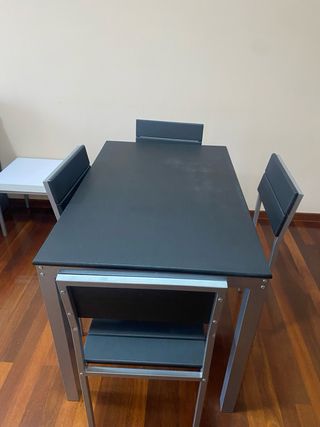 Mesa comedor con 4 sillas