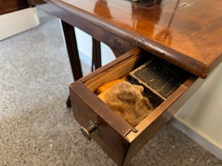 Máquina de cosir SIGMA con mueble