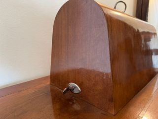 Máquina de cosir SIGMA con mueble