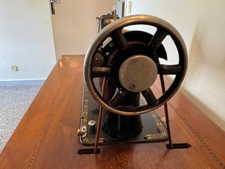 Máquina de cosir SIGMA con mueble